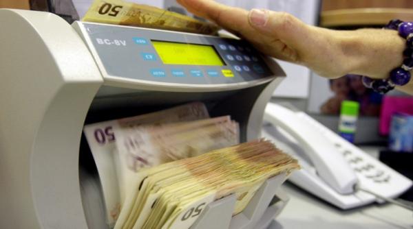 nou minim istoric pentru leu un euro cotat la 4 3970 lei