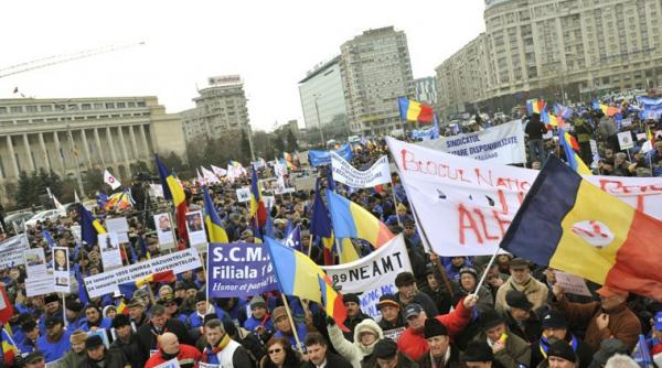 militarii disponibilizati au protestat in piata victoriei rezervistii au cerut alegeri anticipate si suspendarea presedintelui