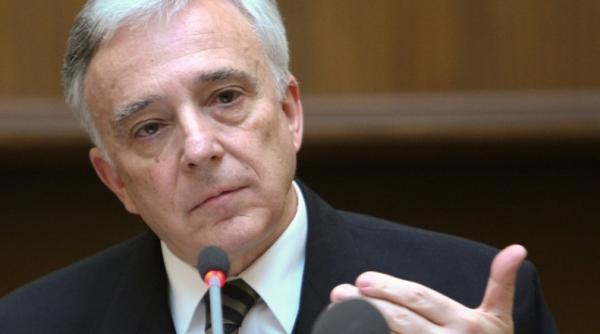 mugur isarescu eu nu vad posibila o reducere a cas ului majorarea salariilor era previzibila si discutata