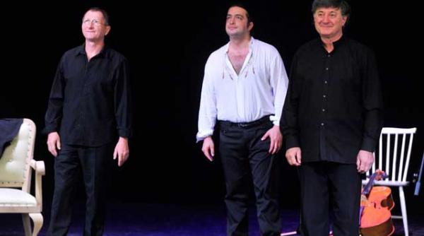 public naravit intru teatru