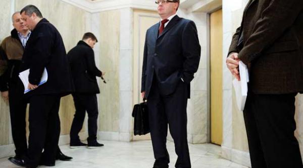 ce face seful politiei romane desi sotia lui a fost asociat la o firma cu profit liviu popa a tacut malc in declaratiile lui de avere