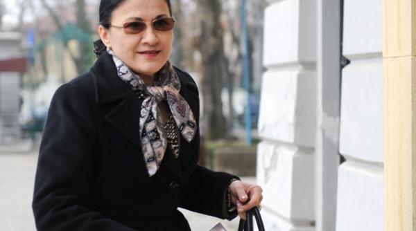 andronescu intrebata daca e dispusa sa preia educatia radeti de mine