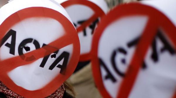 comisarul kroes admite infrangerea tratatului acta