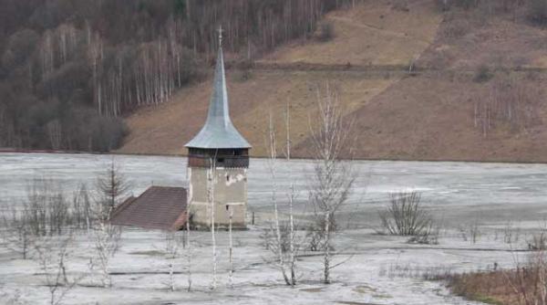 legenda comunei inecate in otravurile din valea sesei blestemul preotului a ingropat geamana sub iazul de la cuprumin