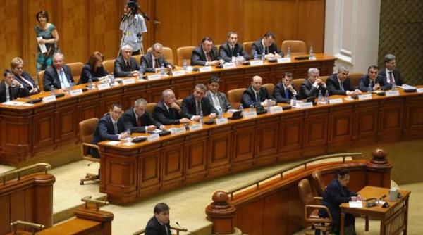 cabinetul ponta preia guvernarea sefului statului asteapta de la noul executiv sa promoveze legea sanatatii si cea a reoganizarii teritoriale a tarii