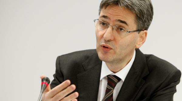 pe cine ai sunat cui i ai dat mail romania presata sa adopte legea big brother