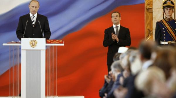 vladimir putin a redevenit presedintele rusiei pentru un al treilea mandat ceremonie grandioasa peste 3 000 de invitati video