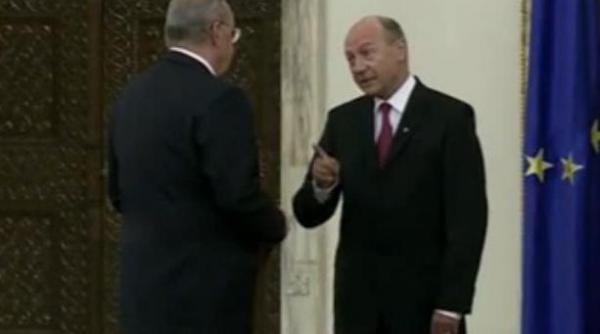 ce i a reprosat basescu lui marga in timp ce l a tinut cu mana intinsa dupa ce acesta a depus juramantul de investitura video
