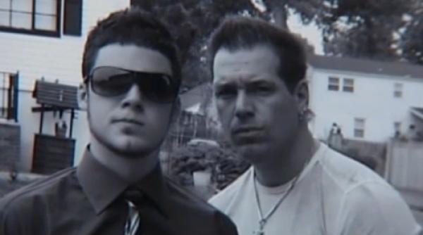 a sarit in bazinul cu acid azotic ca sa isi salveze colegul video