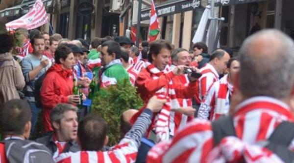 la bucuresti chiar si suporteri spanioli canta mitica la puscarie video