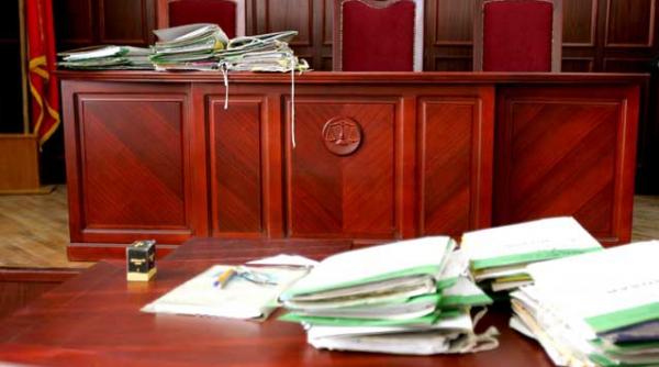 anatomia obstructionarii justitiei inselaciunea santajul si fabricarea dovezilor de catre procurori ai dna