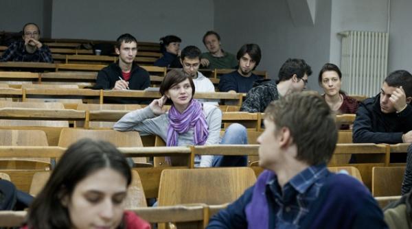 fosta guvernare a hotarat ca promovarea in invatamantul superior se realizeaza contra cost