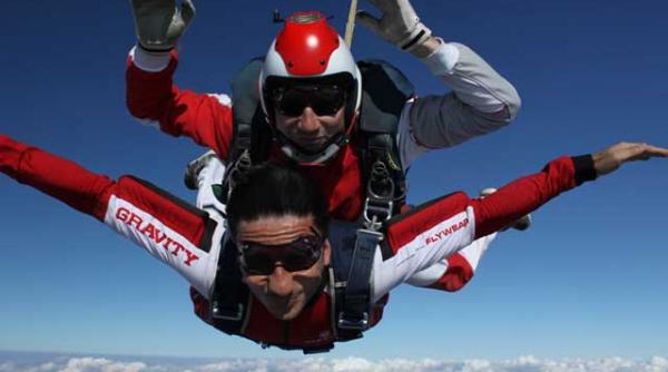 pana duminica se sare cu parasuta la clinceni