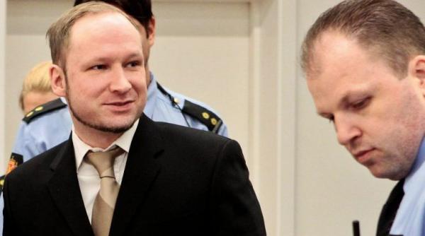 criminalul norvegian breivik atacat cu pantofi in sala de judecata fratele uneia dintre victime esti un asasin du te in iad