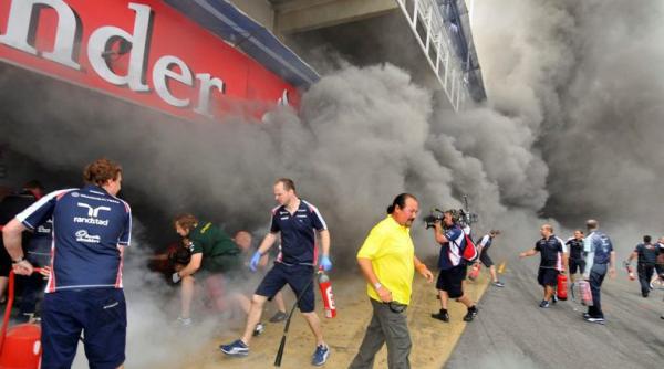 incendiu de proportii la marele premiu al spaniei garajul echipei williams in flacari video