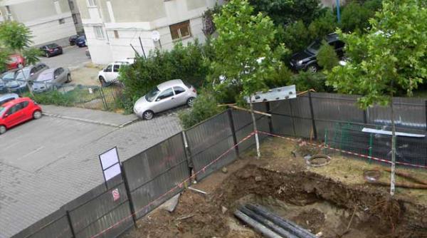 alt spatiu verde temelie de bloc in sectorul 3 oamenii au ramas si fara alei de acces in bloc