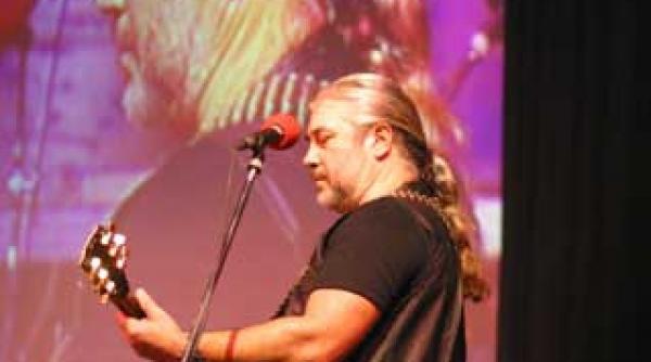 nicu covaci conferinta de presa la targoviste