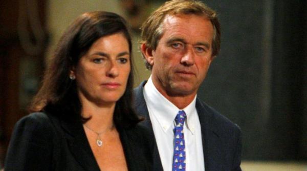 o noua tragedie in familia kennedy sotia lui robert f kennedy jr s a sinucis video