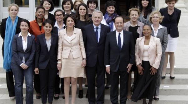 prima masura a noului guvern francez a redus salariile presedintelui si ministrilor cu 30 la suta