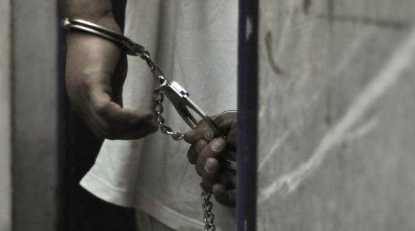 un barbat care talharea un elev in toaleta pasajului universitatii a fost prins in flagrant de agentii politiei locale