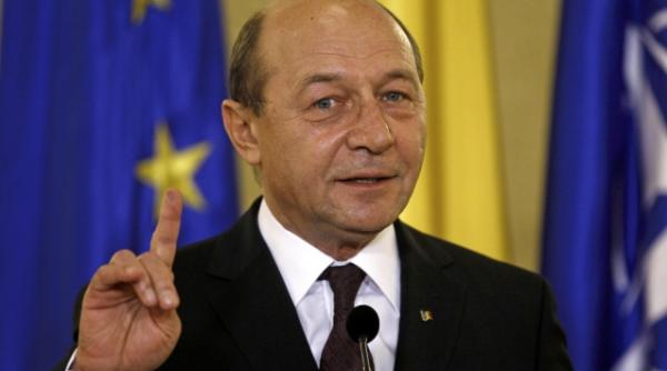 basescu romania va insista ca nato sa ramana o organizatie cu usile deschise catre accesul altor state