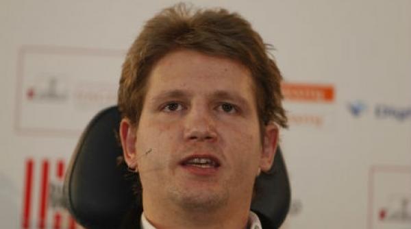 nesu e nevoit sa stea doua saptamini la pat din cauza companiei aeriene klm sa le fie rusine