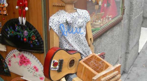 copilarie sculptata n lemn