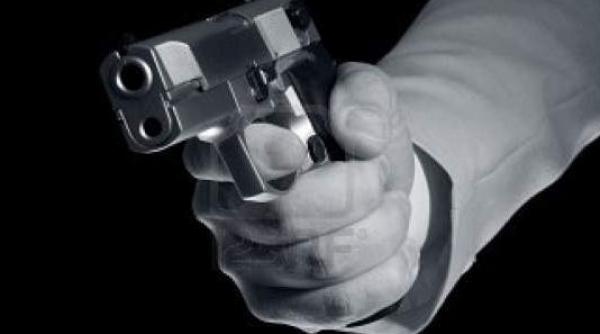 impuscaturi in plina strada la pecica un barbat in varsta de 68 de ani si a ucis concubina si pe cumnata acesteia dupa care s a sinucis