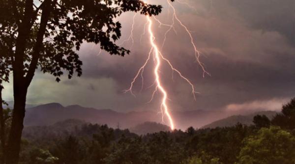 un barbat a fost carbonizat in ialomita dupa ce a fost lovit de traznet