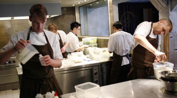 ca sa primeasca turisti germani in regim all inclusive hotelurile romanesti isi trimit bucatarii sa ia lectii din bulgaria