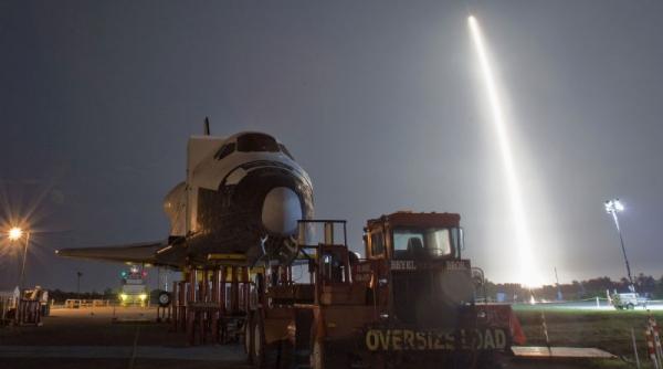 lansarea primei misiuni spatiale private a fost un succes capsula falcon 9 a pornit spre statia spatiala internationala