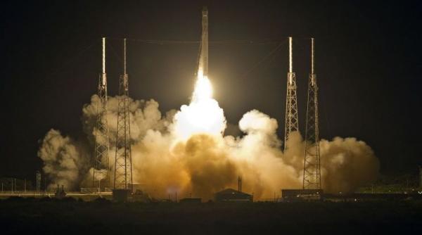 premiera in zborul spatial spacex a lansat cu succes capsula dragon in prima cursa privata spre iss video