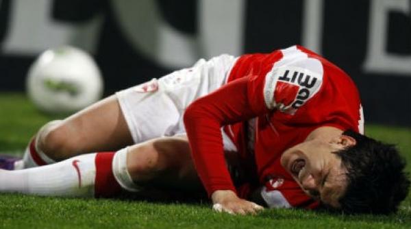 se sfasie intre ei accidentare stupida in stefan cel mare cosmin matei rateaza finala