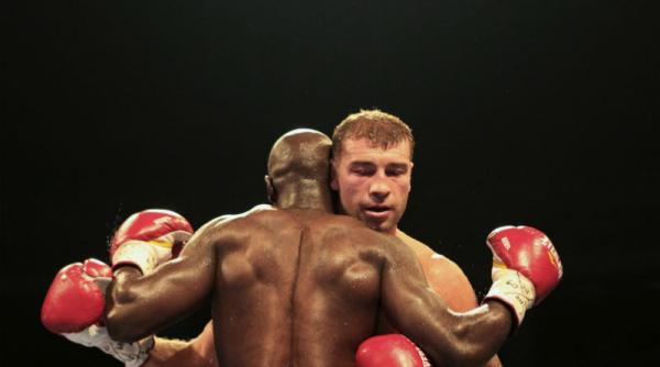 bute se antreneaza intr o sala desprinsa din filmele americane cu boxeri