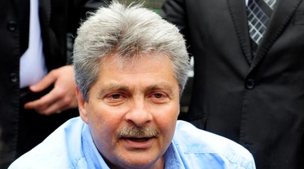 dupa zece ani de cercetari vintu este pus sub urmarire penala pentru delapidare si spalare de bani in dosarul fni