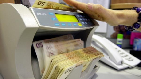 leul in cadere libera moneda nationala a atins un nou minim istoric