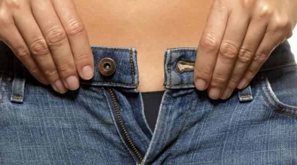 victimele modei medicii atrag atentia asupra pericolelor pe care le pot aduce blugii skinny