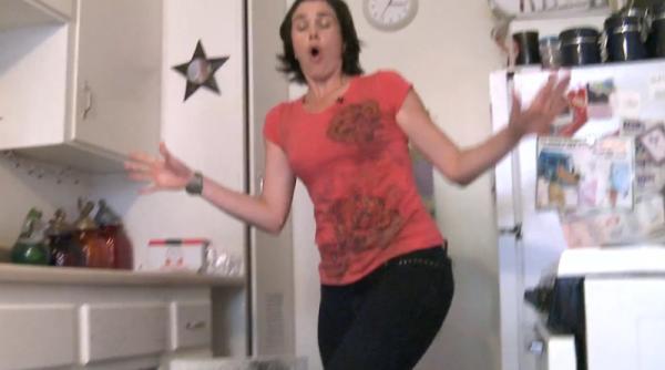 video cainele calamitate vezi cum reuseste sa incendieze o bucatarie