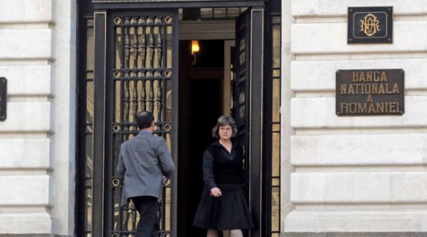 consiliul concurentei analizeaza si bancile care emit carduri cu comisioane mari