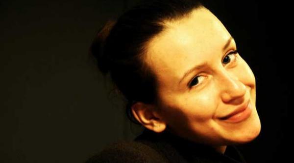 orfana cu iq peste 120 sefa de promotie cea mai mare fericire e sa ai ce sa mananci si un acoperis deasupra capului