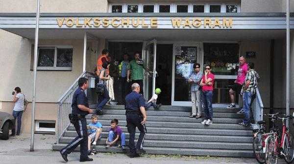 un austriac si a impuscat fiul in cap chiar in fata clasei