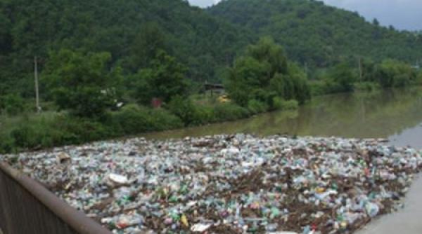 caiacistii romani nu se pot antrena pe dunare din cauza muntilor de gunoaie