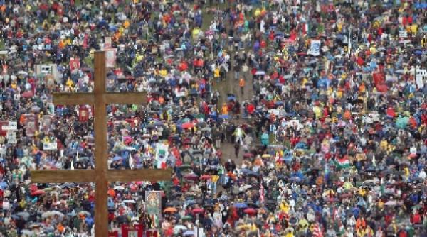 peste 125 000 de pelerini de rusaliile catolice pe muntele sumuleul mic