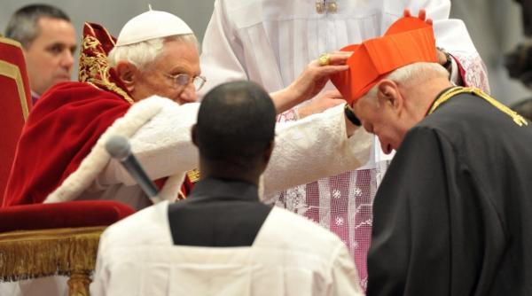 vaticanul confirma oficial arestarea majordomului papei pentru divulgarea de informatii confidentiale