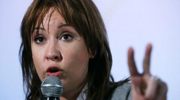 cred ca important in actorie e sa ai mereu constiinta lucrului facut cu credinta cu daruire si poate ca ar trebui sa fiu mai putin ingaduitoare cu cei ce nu inteleg sau nu respecta aceasta stradanie