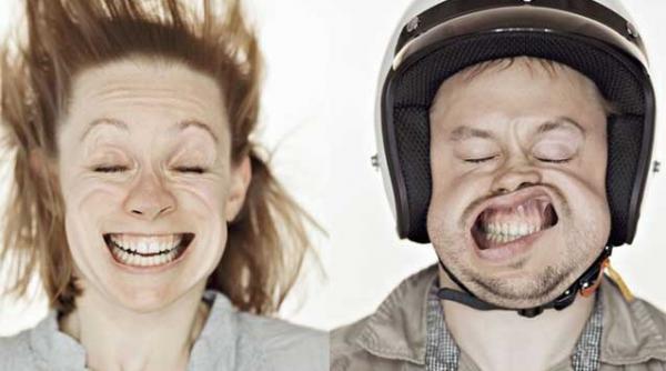 blow job portrete sub un jet puternic de aer