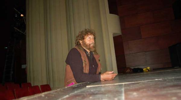 d ale lui caragiale marele dramaturg jucat in ebraica cu subtitrare in romana