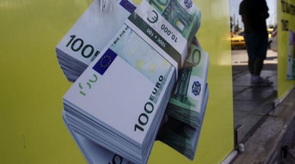 multinationalele din grecia se baricadeaza isi cumpara obloane in cazul in care izbucnesc revolte populare si scot banii din tara