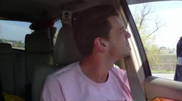 un politist a facut de ras doi tipi pusi pe glume