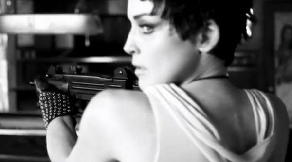 video sharon stone jefuieste un restaurant intr un scurtmetraj alb negru